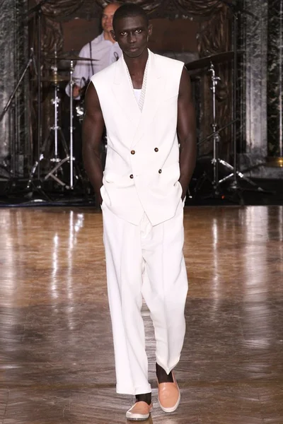 Look 3